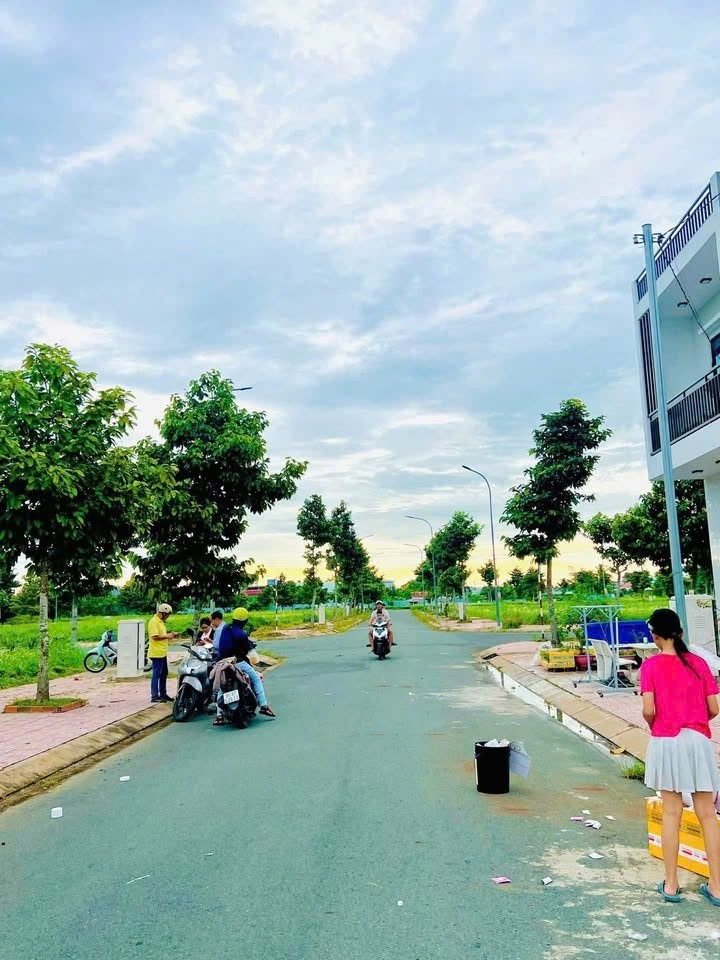Chủ cần bán gấp lô đất trung tâm thương mại Thủ Thừa - Long An